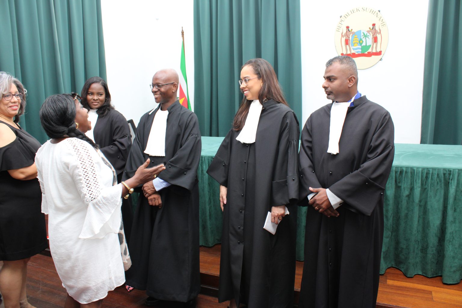 Vier advocaatstagiaires beëdigd tot advocaat op 28 december 2022 Hof van Justitie